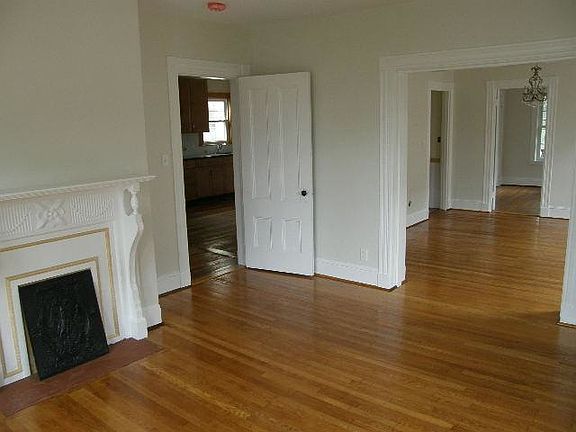 3rd image of 30 Orchard St