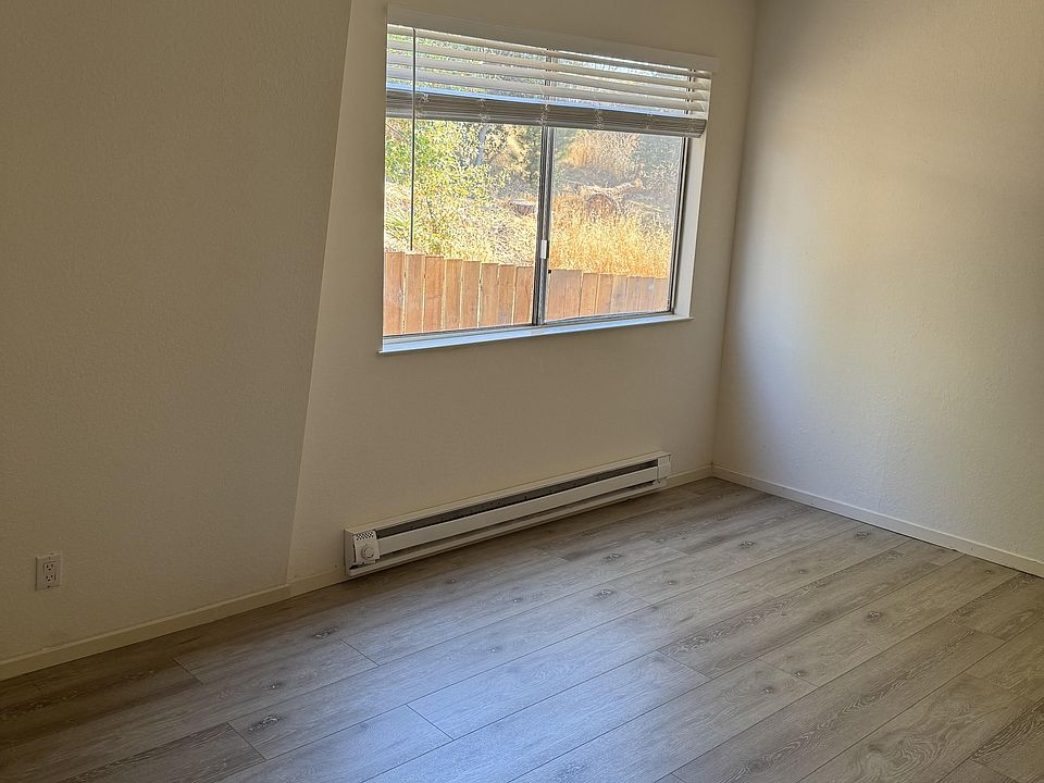 1st image of 1002 Railroad Ave #11272109