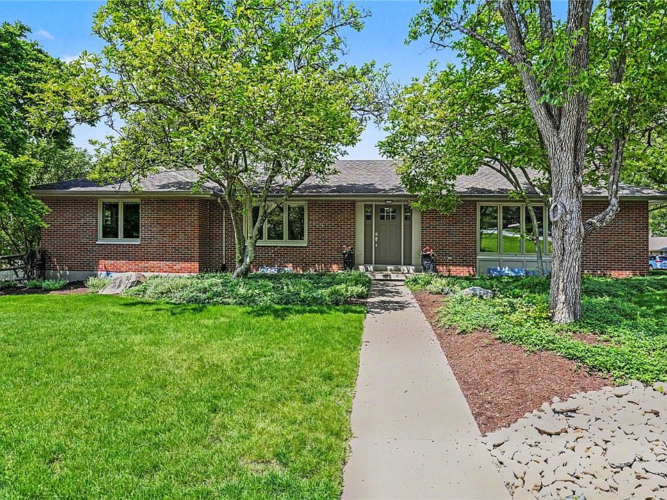 1st image of 202 Marchester Dr