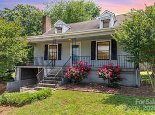 952 8th St NE, Hickory, NC 28601