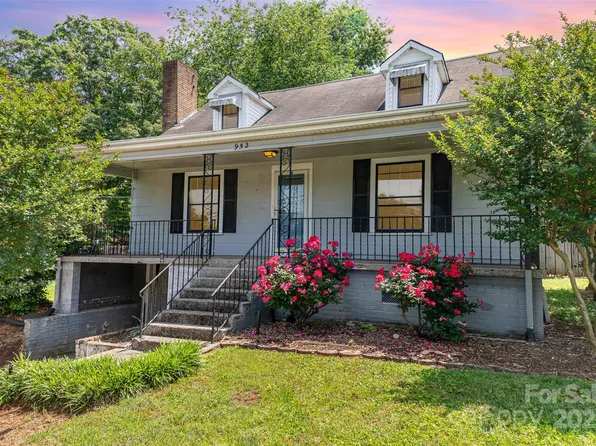 952 8th St NE, Hickory, NC 28601