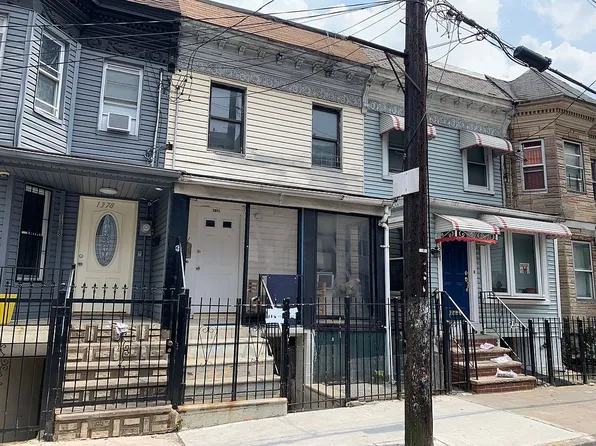 1376 Plimpton Ave, Bronx, NY 10452