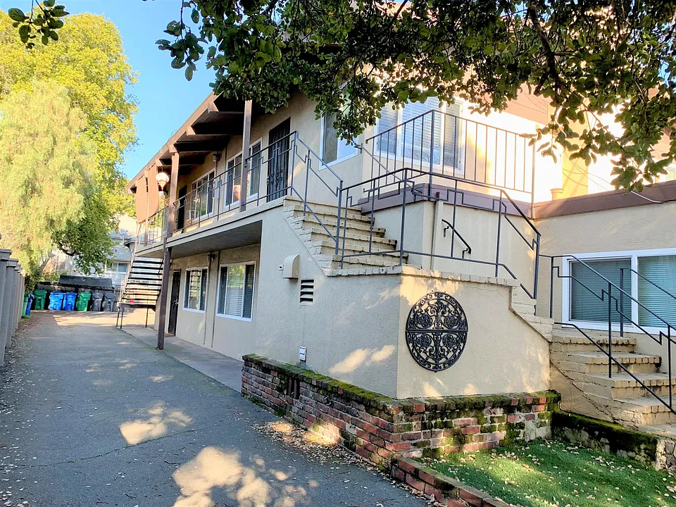 2047 Buena Vista Ave #C