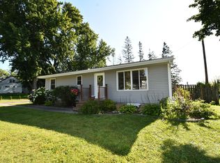 557 Pearl St, Zumbrota, MN 55992