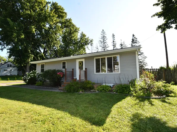 557 Pearl St, Zumbrota, MN 55992