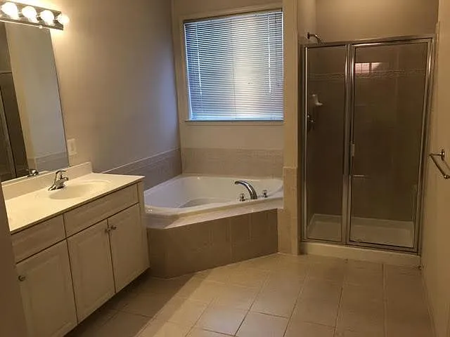 4 bed, 3.5 bath, 2760 sqft, $3,900 — Photo 1