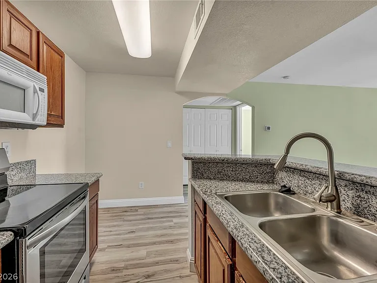 5118 S Jones Blvd #206 — Photo 11