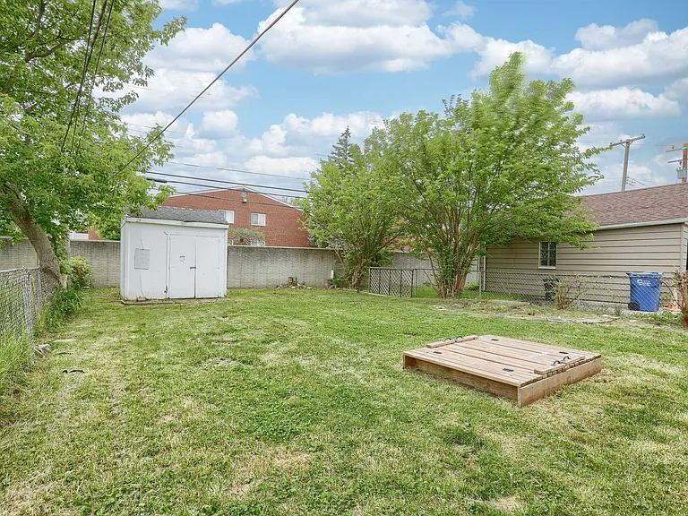 22395 Columbus Ave — Photo 22