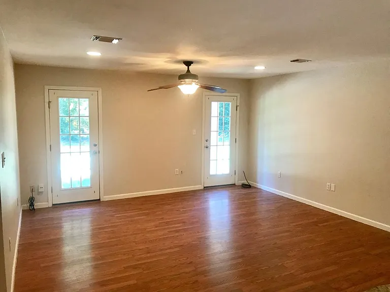 732 Victory St — Photo 2