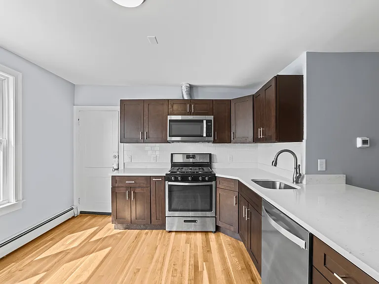 516 Washington St #2 — Photo 2