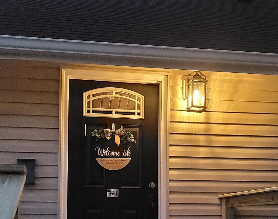 Welcoming entry to Missy Cottage