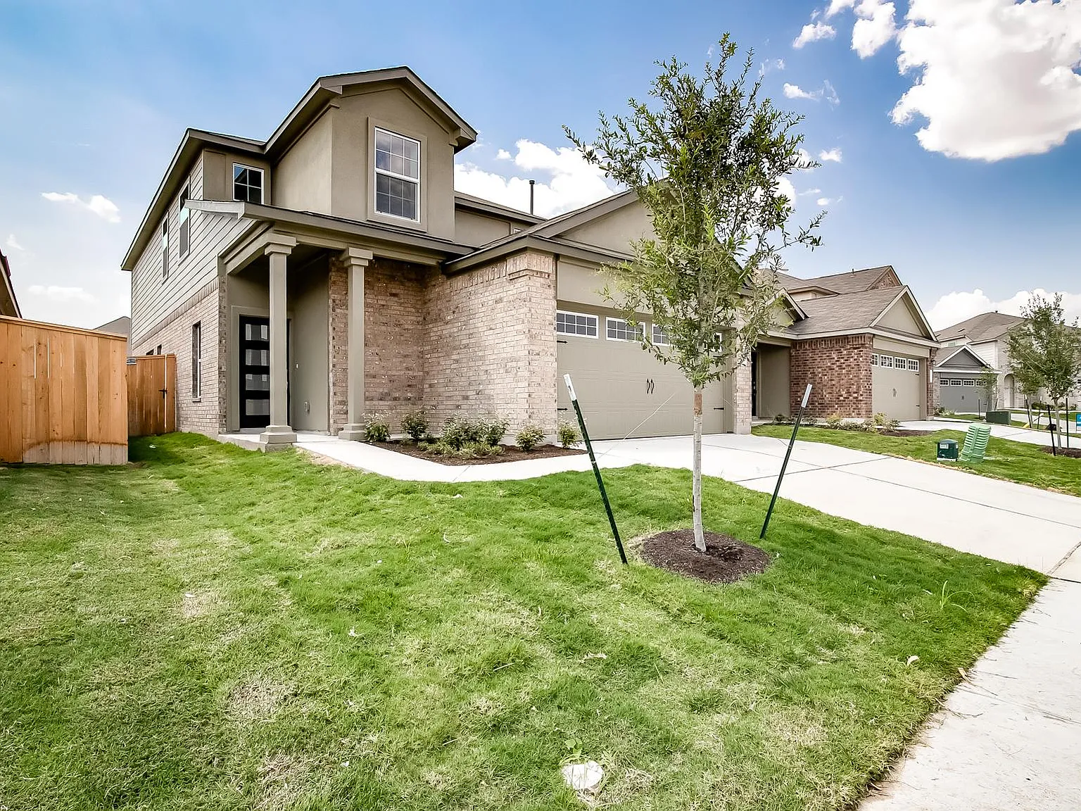 4 bed, 3.5 bath, 2399 sqft, $2,350 — Photo 3