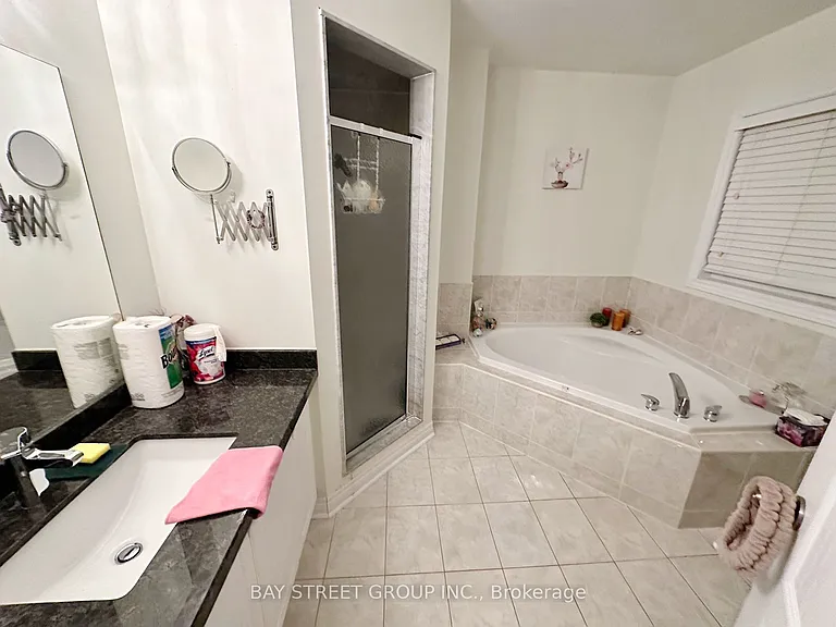 384 Spruce Grove Cres — Photo 5