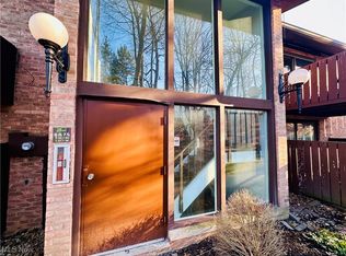 6875 Carriage Hill Dr #E59, Brecksville, OH 44141