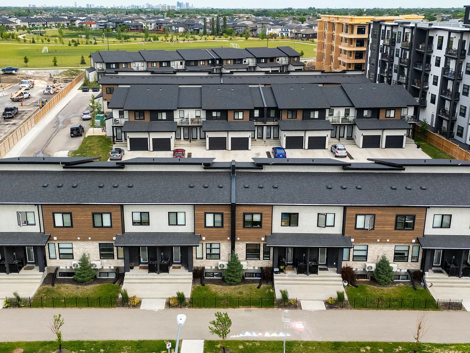 Woodford Townhomes — Photo 3