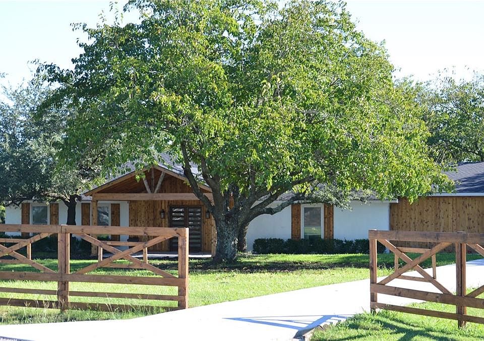 1st image of 611 Meadow Dr