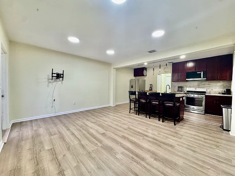 714 N Federal Hwy #1 — Photo 3