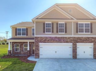 121 Hartwood Lake Ln, Greer, SC 29650