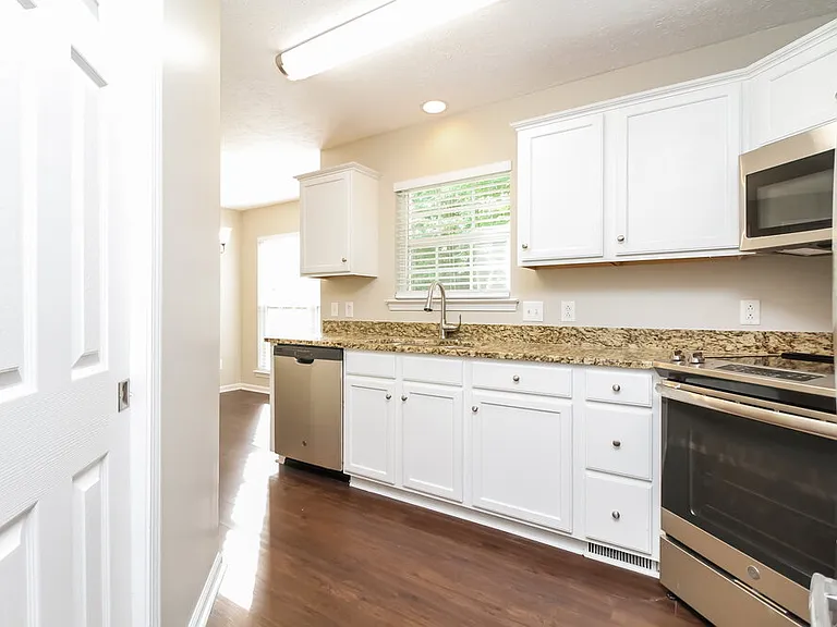 131 E Braxton Ln — Photo 8