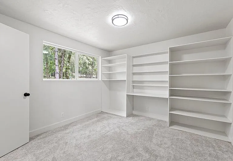 2105 Hawkins Ln — Photo 29