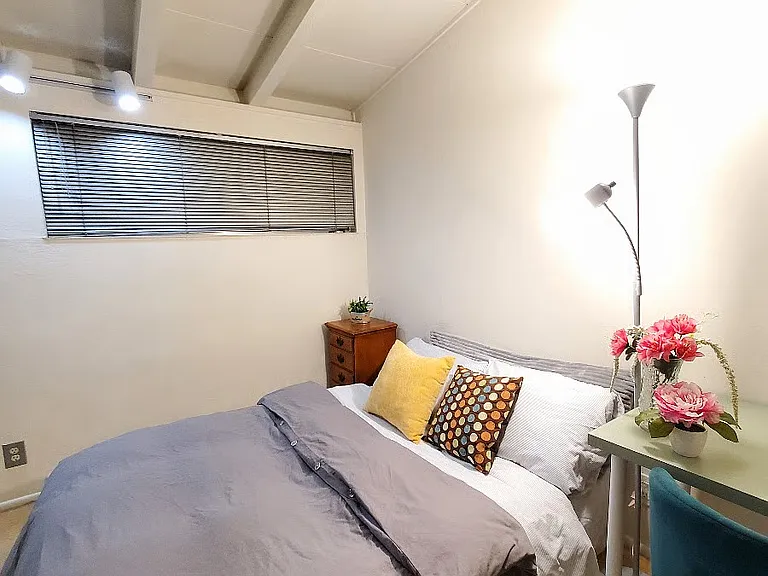 886 Lakewood Dr — Photo 2