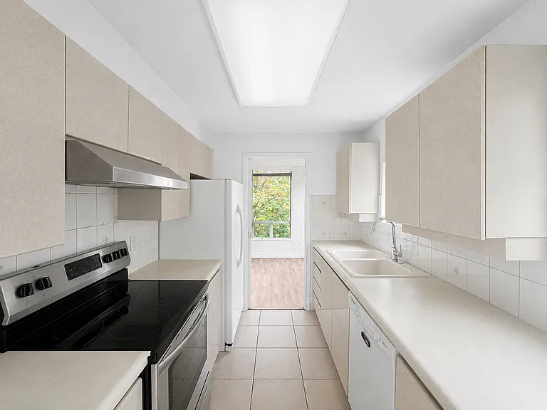 2628 Ash St #308 — Photo 5