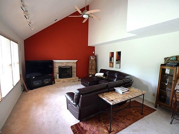 3rd image of 338 Knollwood Trl