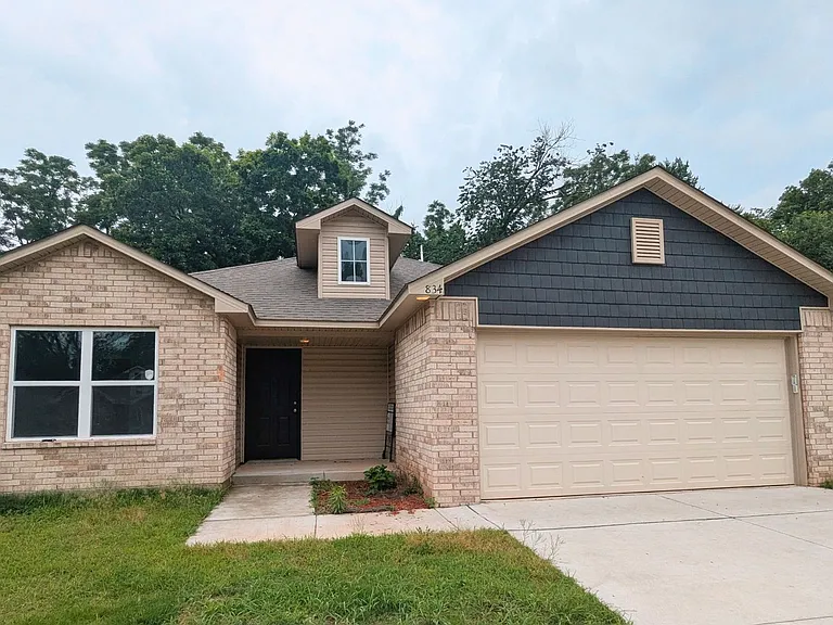 834 Highgarden Cir — Photo 2