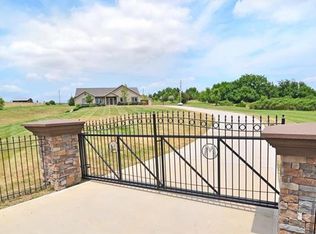 17950 Evans Rd, Tonganoxie, KS 66086