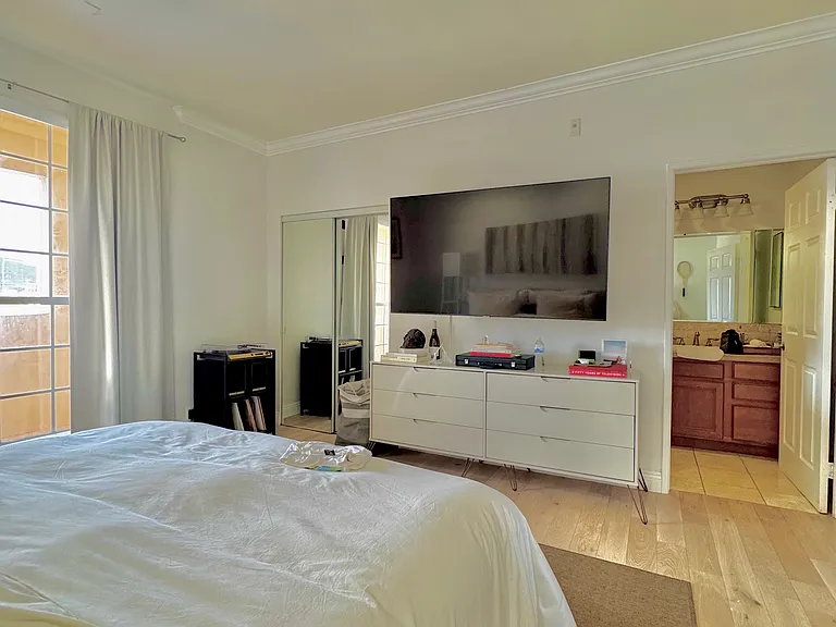 11812 Gorham Ave #Penthouse 2 — Photo 9