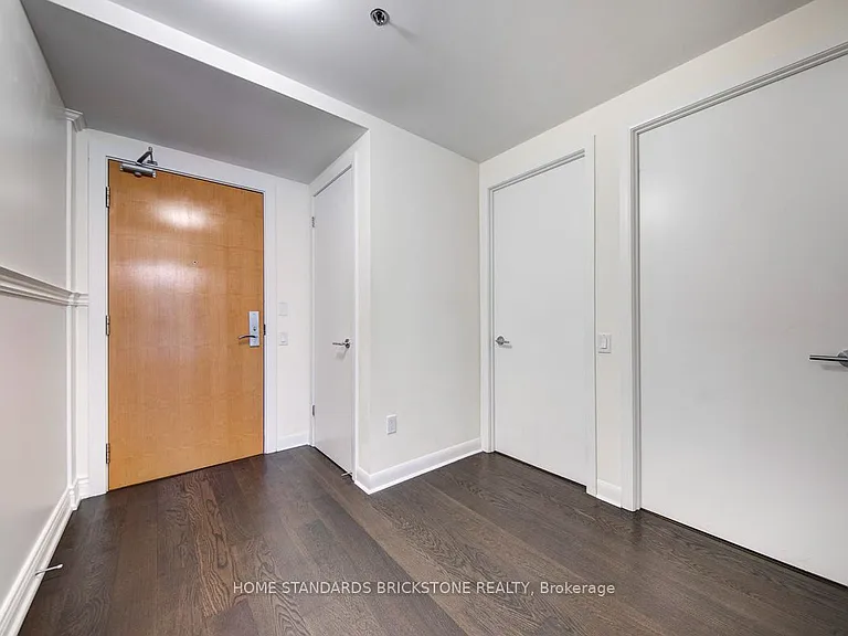 375 King St W #506 — Photo 3