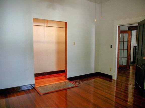 2nd image of 1828 Woodbine Ave