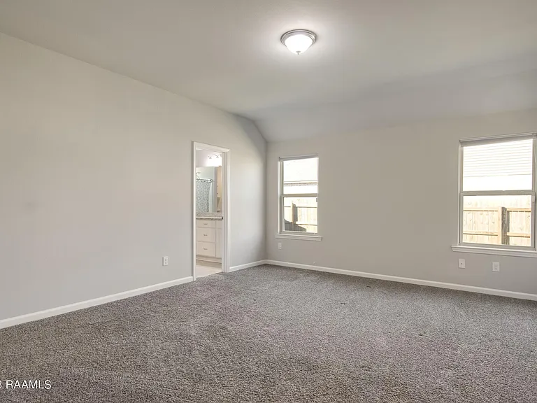200 S Lakepointe Dr — Photo 15