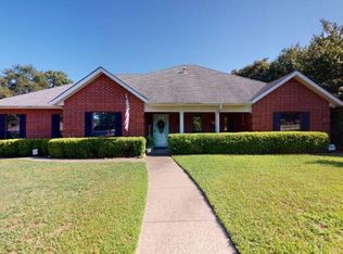 615 Country Club Cir, Athens, TX 75751