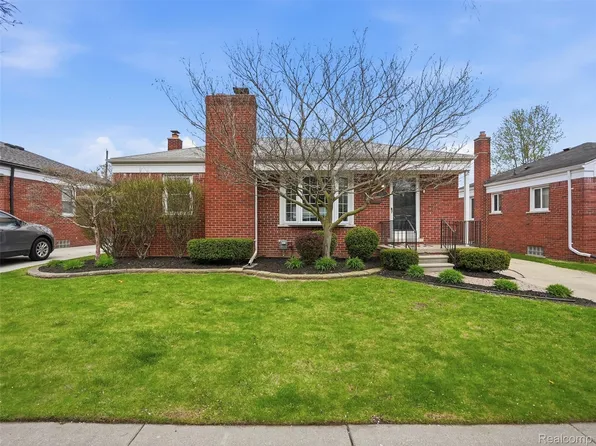 22125 Love St, Saint Clair Shores, MI 48082