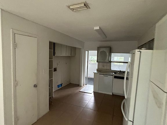 4th image of 1532 E 12th St