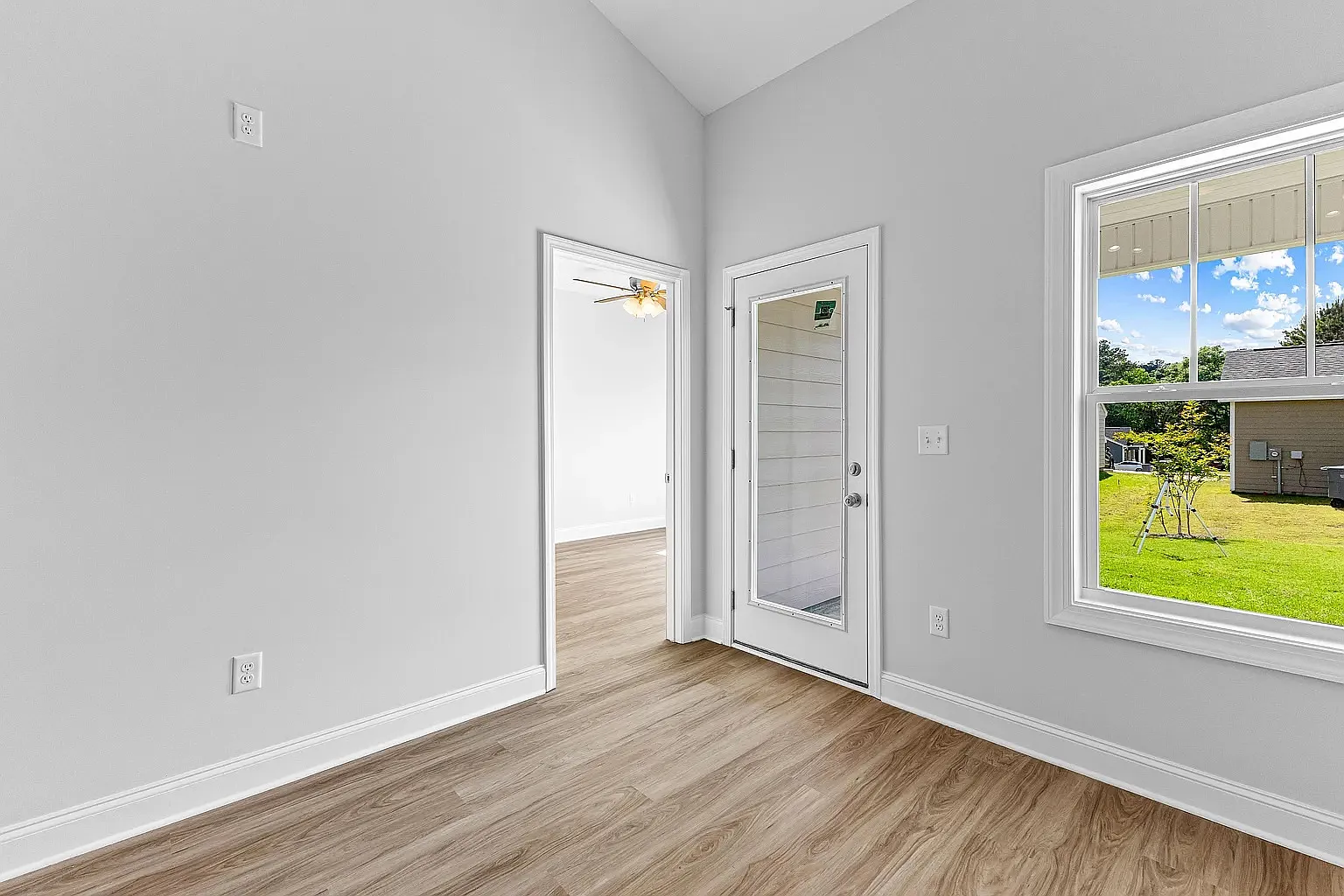 3 bed, 1118 sqft, $1,650 — Photo 2
