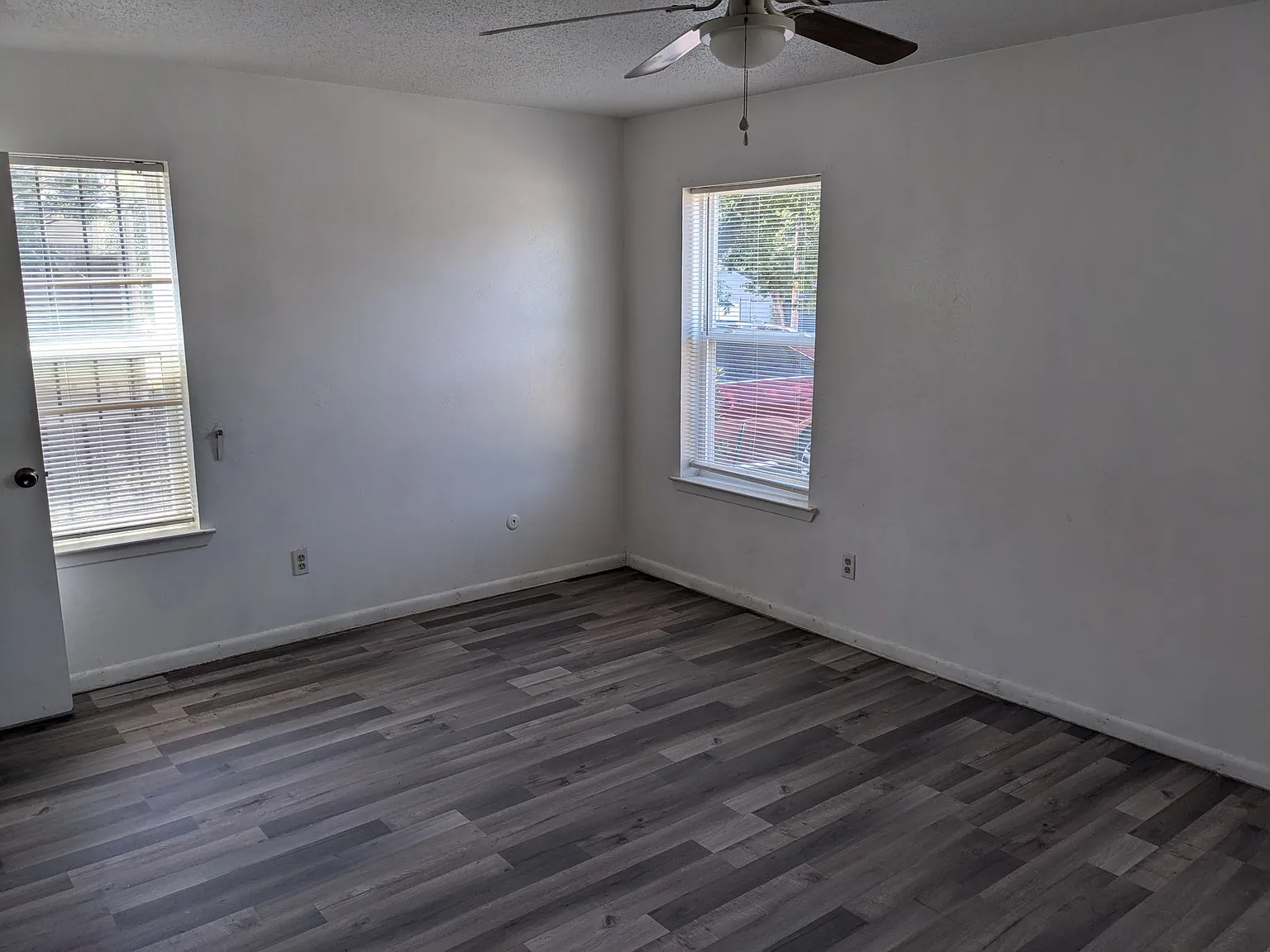 2 bed, 1.5 bath, 1240 sqft, $1,250 — Photo 2