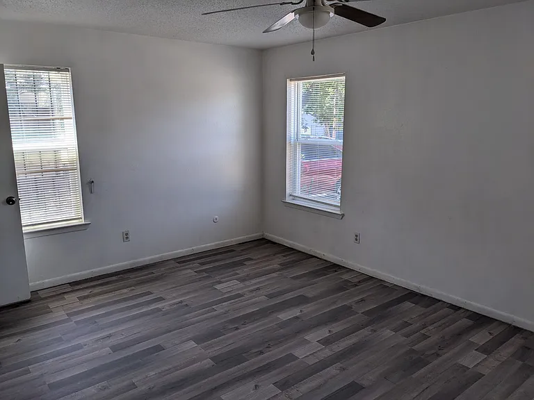 2605 N Ayers Ave — Photo 2