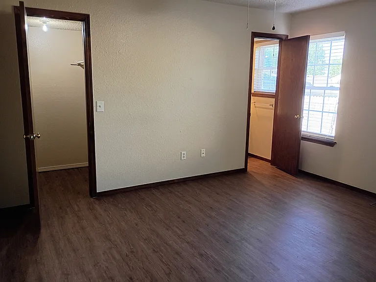 1409 SE 8th St — Photo 16