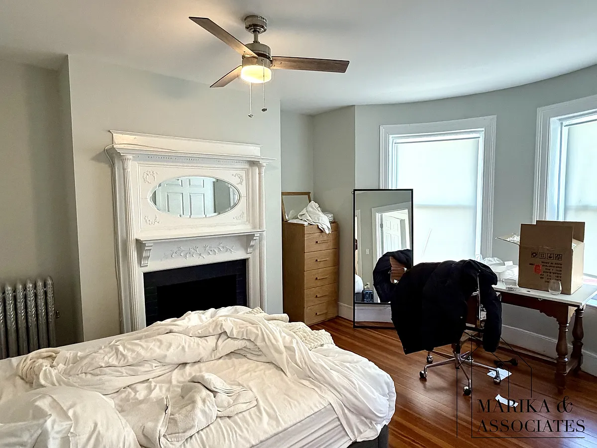 Photo 2 of 11 - 112 Winthrop Rd #6 - Brookline, MA Building Photo - 112 Winthrop Rd #6
