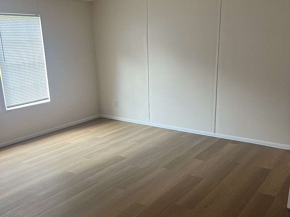 5th image of 354 NW Whitley Gln