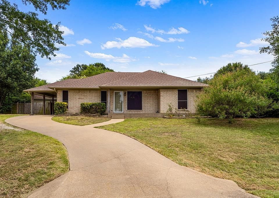1st image of 402 Admiral Dr