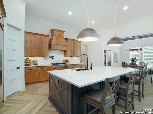 370 JAMES WAY, Castroville, TX 78009