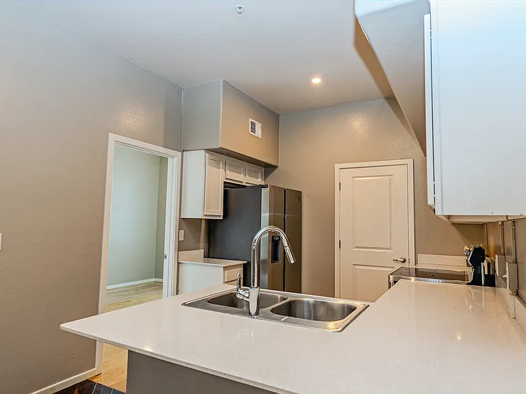 New 2br2ba "semi loft-style" Kitchen