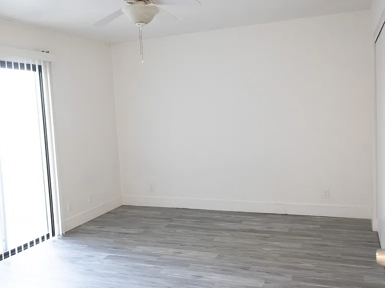 Walnutwood Apartments — Photo 33