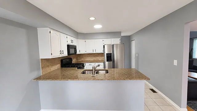 121 Hampton Ave — Photo 6