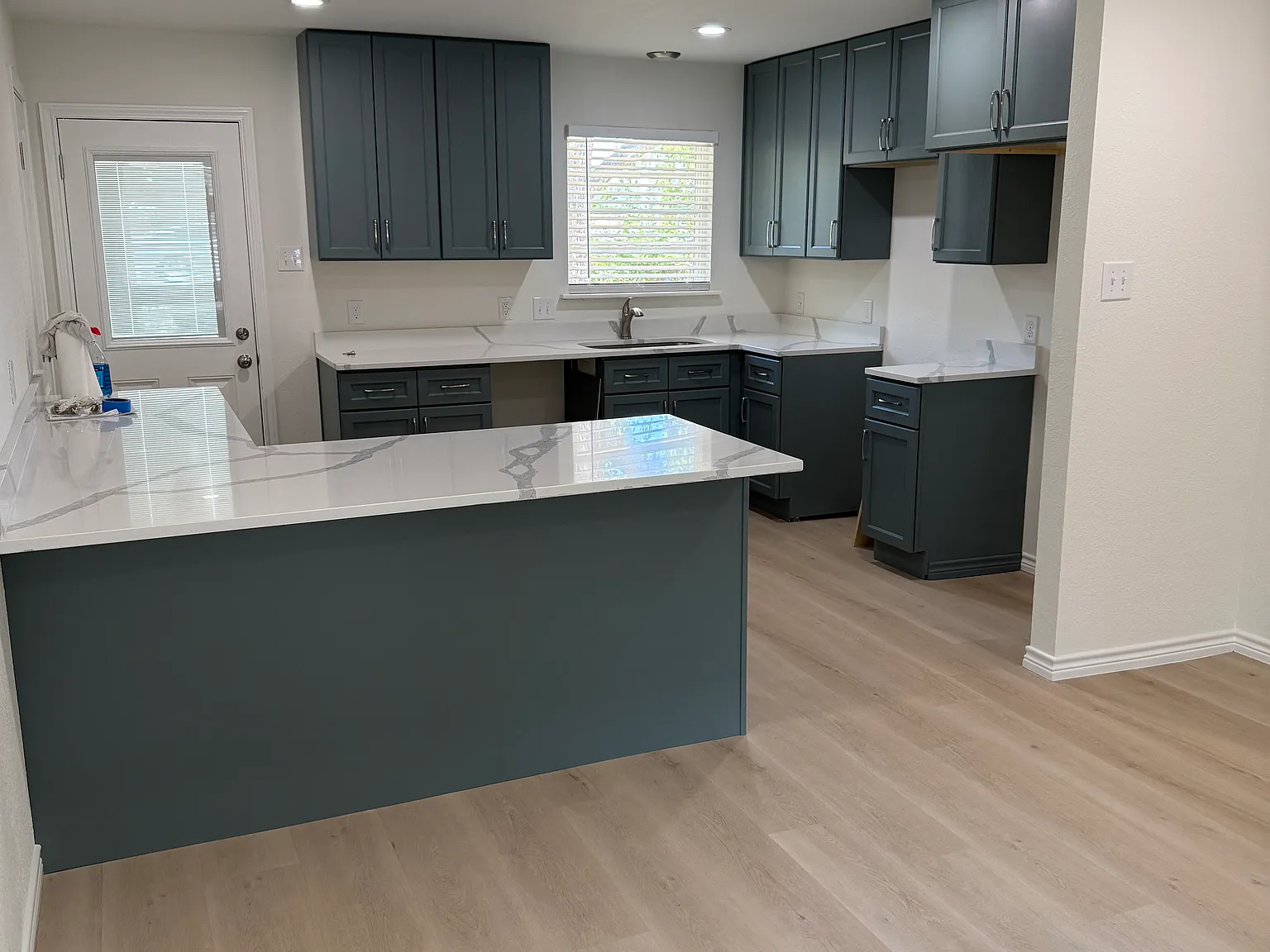 3 bed, 1100 sqft, $1,950 — Photo 3