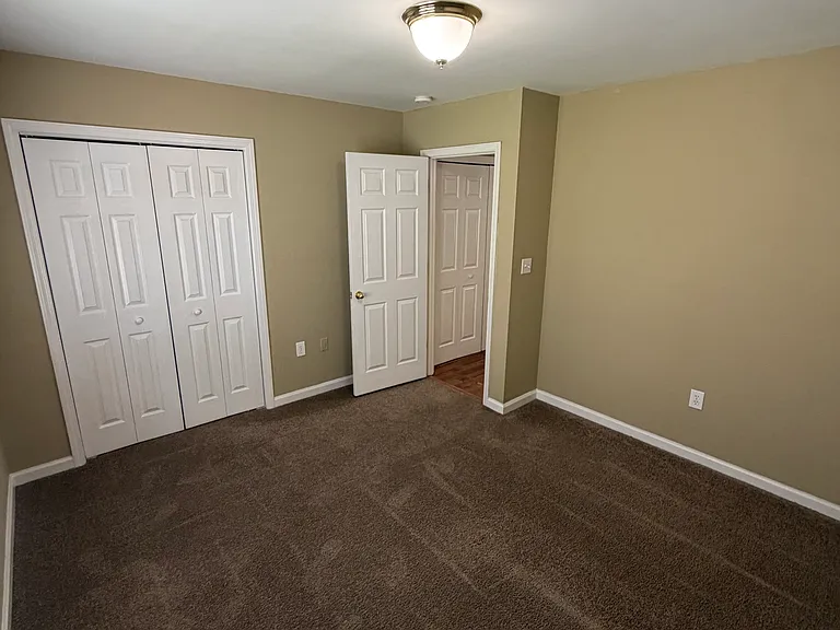 334 W Pointe Dr — Photo 10