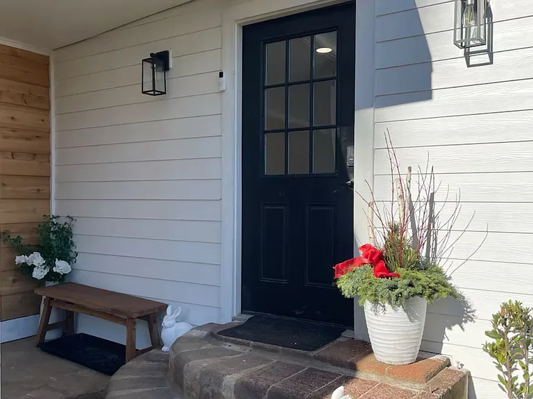1398 Oregon Ave — Photo 3